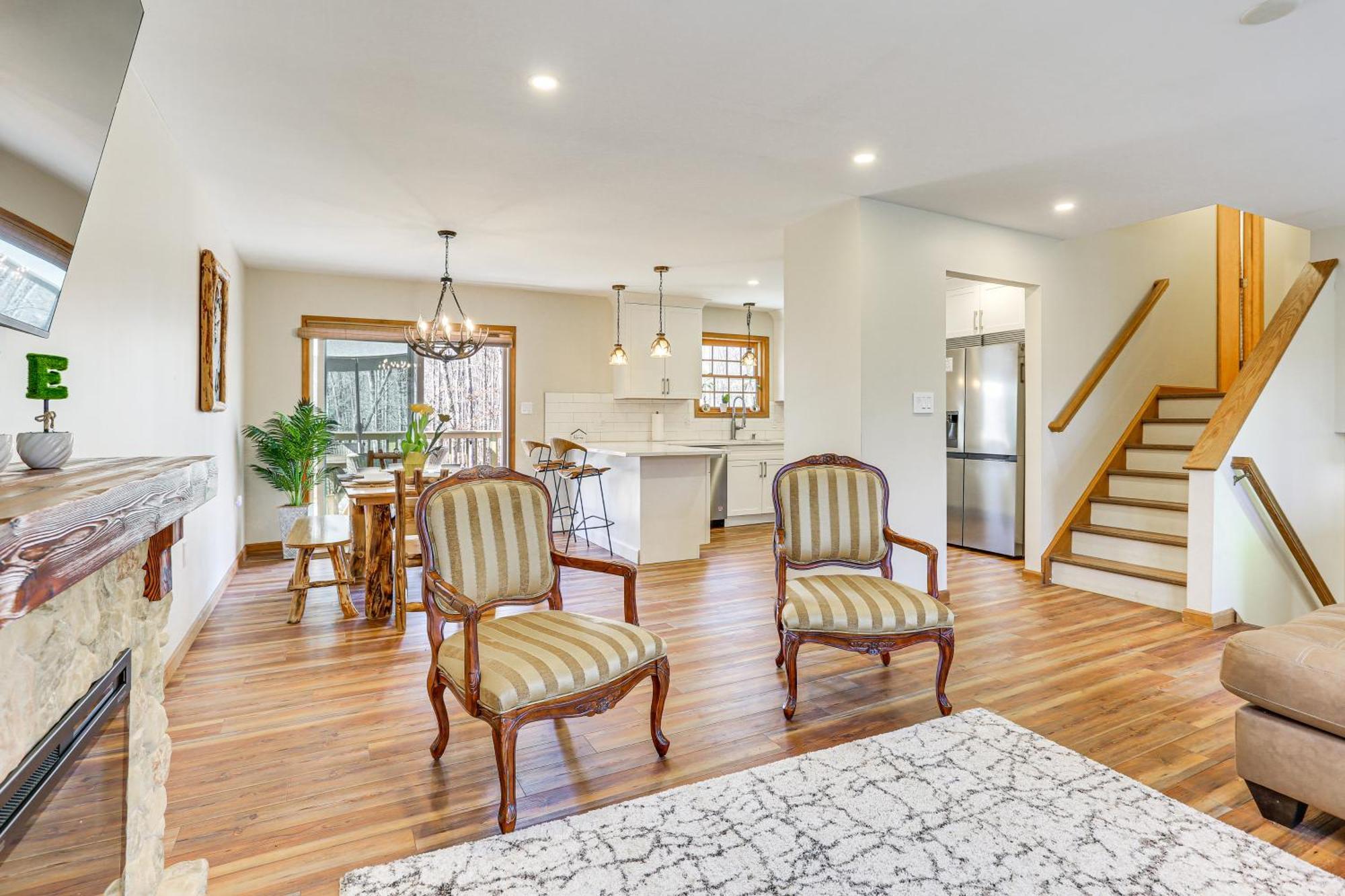 Holiday home Pocono Tree-lined Retreat With Fire Pit! East Stroudsburg