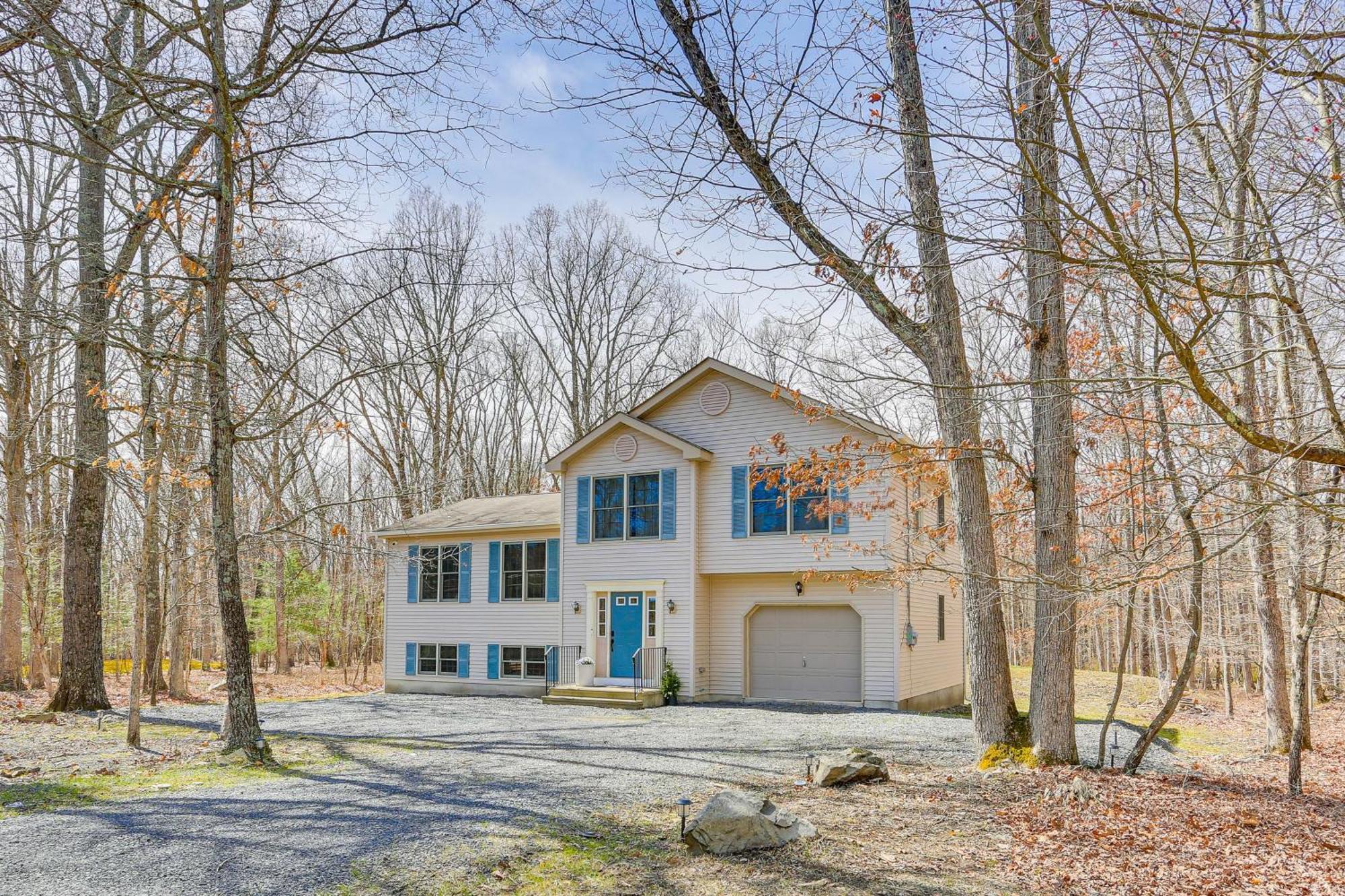 Pocono Tree-lined Retreat With Fire Pit! *