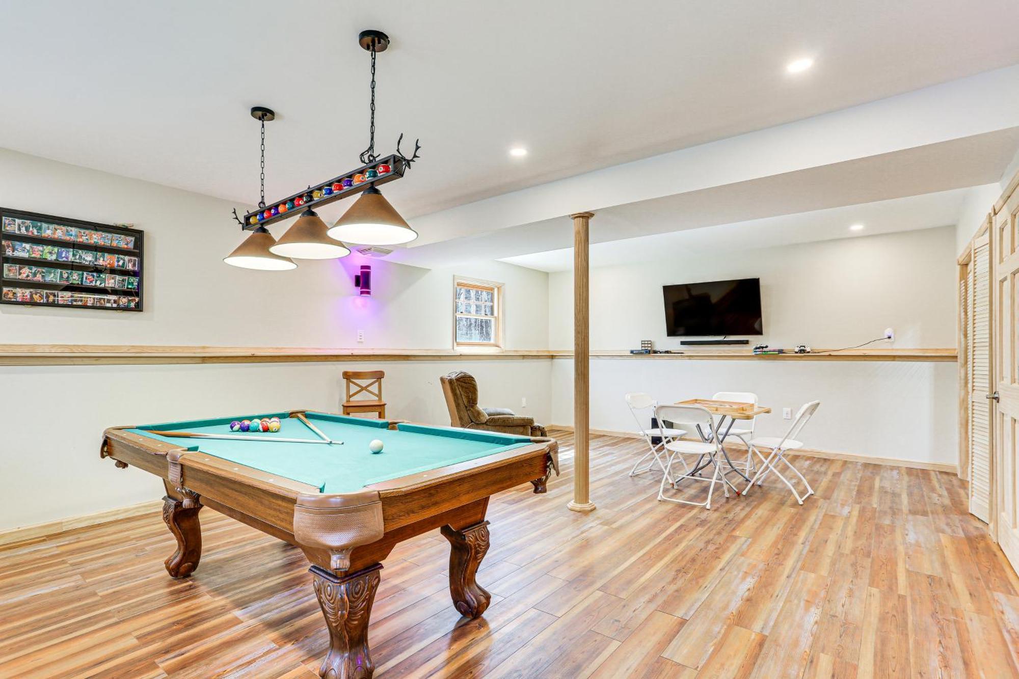 Holiday home Pocono Tree-lined Retreat With Fire Pit! *