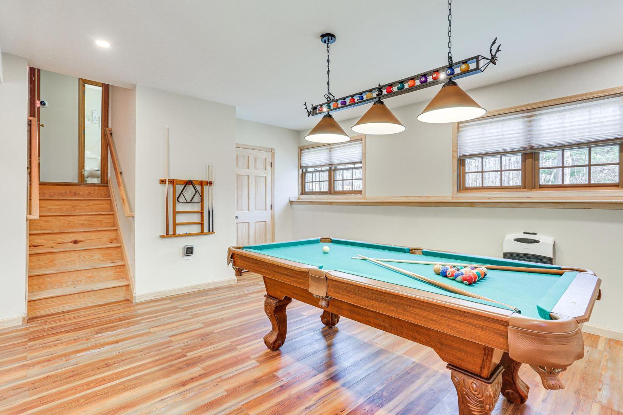 Holiday home Pocono Tree-lined Retreat With Fire Pit! *